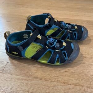 Keen Youth Kids Sandals with Toe Guard, Bumper, Sz 4, Blue, Navy, Slip on